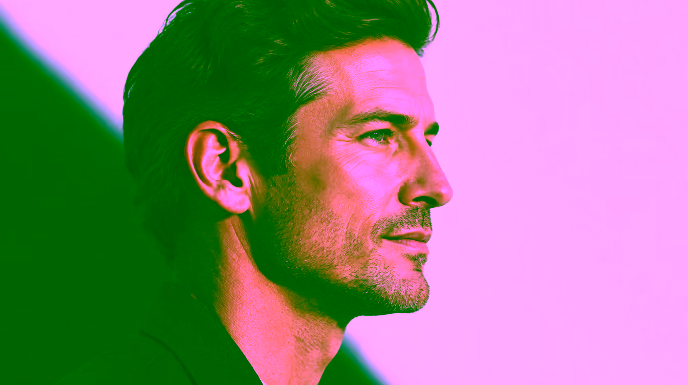פרופיל צד של סנטר וקו לסת